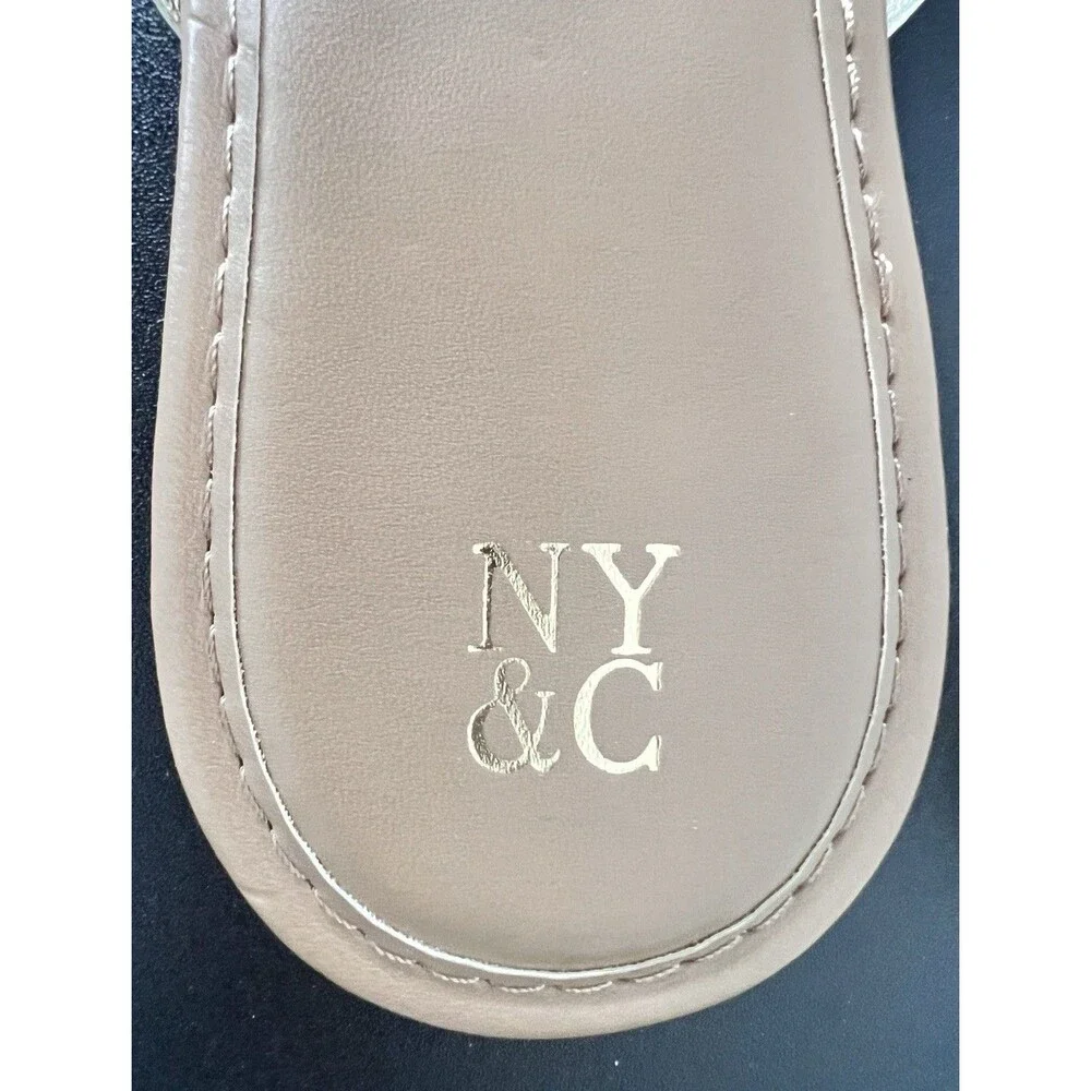 Women’s Size 9 Gold Flip-Flop Sandal Thong Flat New York And Co  ￼